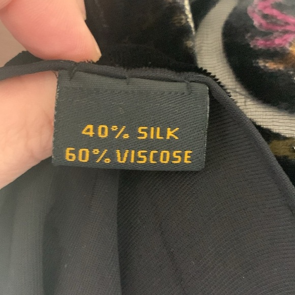 Colorful printed silk and velvet scarf with fringe - Picture 6 of 7